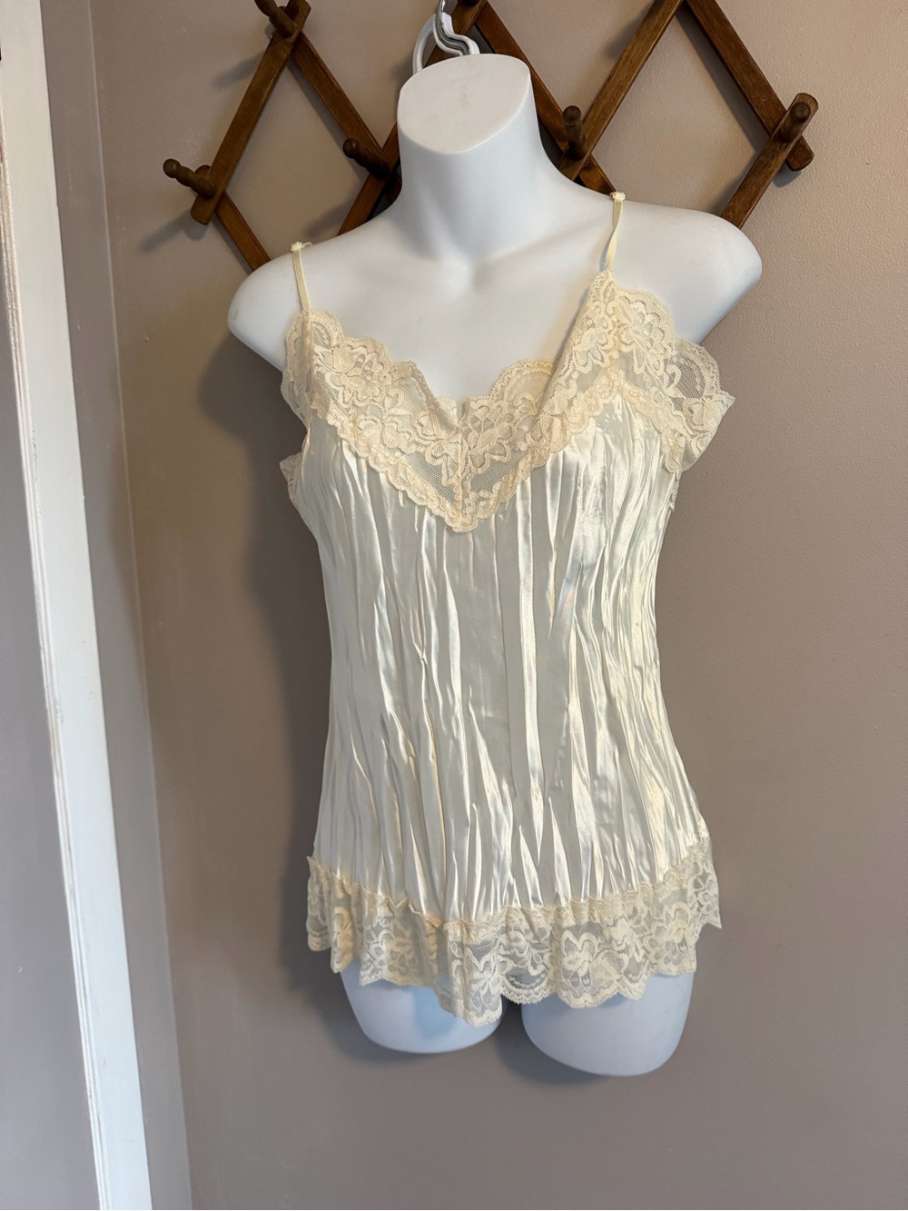 Vintage Y2K Pleated Satin Lace Trim Cami Top Ivory Coquette Cream Size M